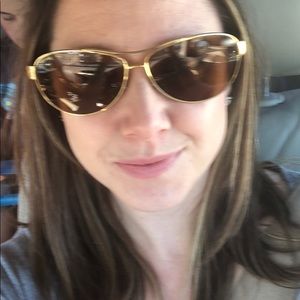 Meet your Posher, Cynthia